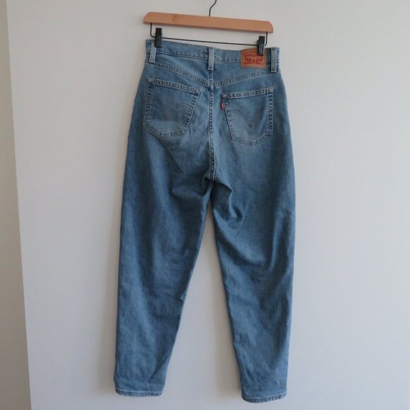LEVI'S High Waisted Mom Jeans in Now You Know Light Wash Western Casual Size 28 - Picture 10 of 14